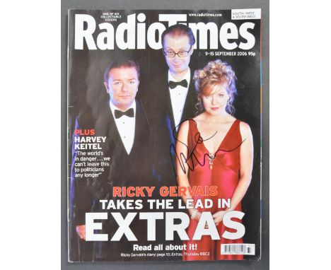 Stephen Merchant Collection - Extras - an original 2006 edition of Radio Times featuring the cast of Extras to the cover. Aut