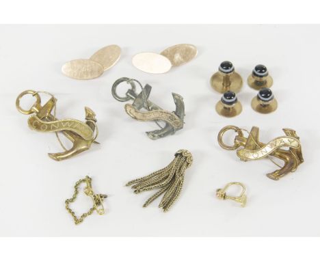 A collection of gold items, to include a pair of 9ct gold cufflinks, four various gold and banded agate dress studs, gold anc