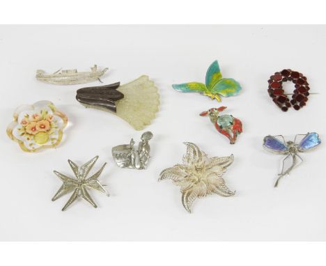 Eight assorted brooches, to include a Victorian red Vauxhall glass horse shoe, a silver dragonfly brooch with butterfly wings