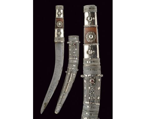 dating: late 19th Century provenance: Arabia Simple, curved blade with inner edge; wooden grip with silver decorations and fi