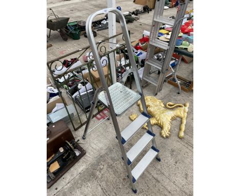 AN ALUMINIUM THREE RUNG STEP LADDER 