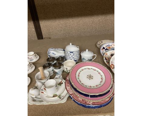 VARIOUS CERAMICS TO INCLUDE ROYAL WORCESTER EGG CODDLERS. 