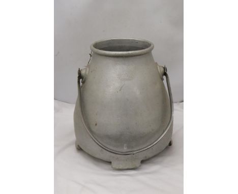 A GALVANISED MILK CHURN, HEIGHT 37CM 