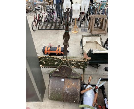 A VINTAGE CAST IRON GARDEN ROLLER (A/F) 