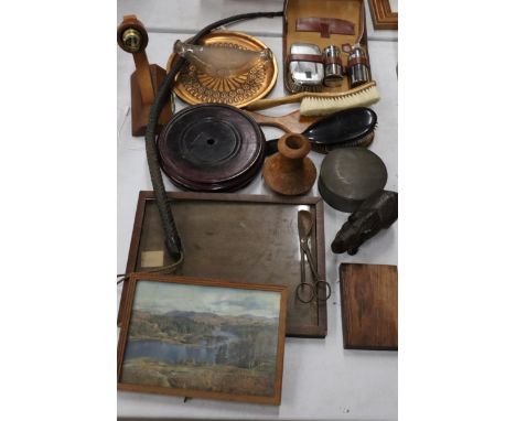 A MIXED VINTAGE LOT TO INCLUDE A BRASS PLAQUE, BOOT'S DOUBLE ENDED FEEDING BOTTLE, WOODEN RHINOCEROUS, GENTLEMAN'S GROOMING K