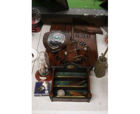 A COLLECTION OF GOLF RELATED ITEMS TO INCLUDE A HOLE IN ONE, WOODEN PLAQUE, A 'GOLFING COLLECTION' SMALL SHELF WITH GOLF MEMO