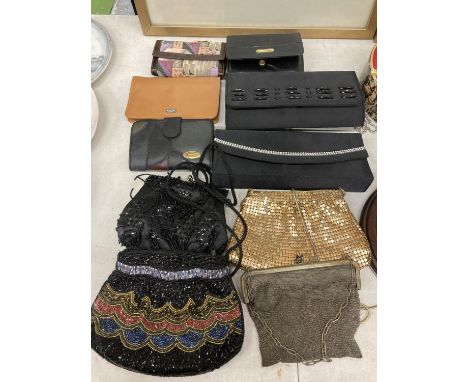 A COLLECTION OF BAGS AND PURSES TO INCLUDE VINTAGE BEADED AND A WHITE METAL CHAINMAIL EFFECT - 10 IN TOTAL 