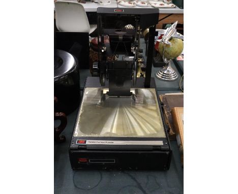 A PORTABLE OVERHEAD PROJECTOR WITH HARD CASE 3M 