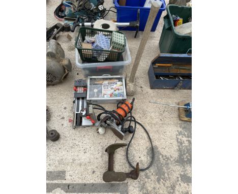 AN ASSORTMENT OF TOOLS TO INCLUDE A MINI ROTARY KIT, A ROUTER AND A COBBLERS LAST ETC 
