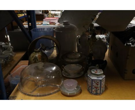 A LARGE MIXED LOT TO INCLUDE, COFFEE POTS, A BREAD CROCK, CUPS AND SAUCERS, CAKE COVER, TABLE LAMP, ETC 