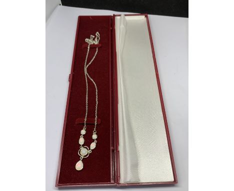AN OPAL NECKLACE 