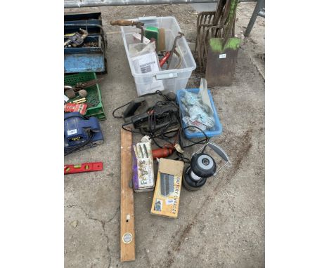 AN ASSORTMENT OF TOOLS TO INCLUDE AN ELECTRIC SANDER AND AN ELECTRIC WOOD PLANE ETC 