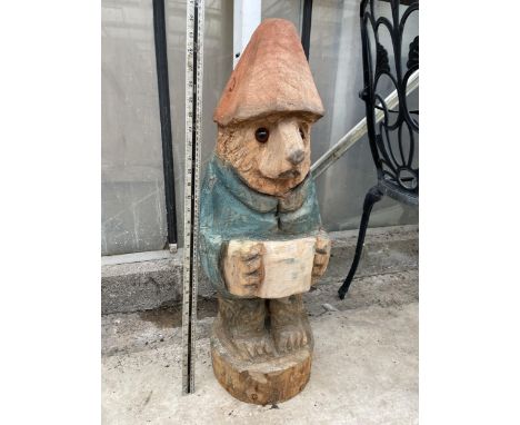 A CHAINSAW CARVED PADDINGTON BEAR (H:80CM) 