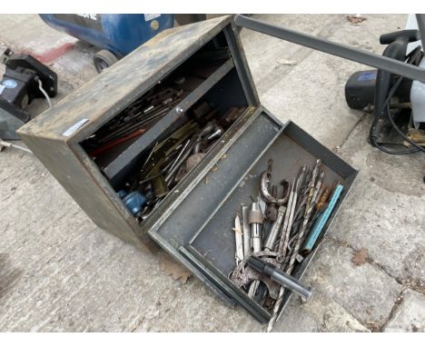 A METAL TOOL CHEST WITH AN INTERNAL DRAWER AND AN ASSORTMENT OF TOOLS TO INCLUDE DRILL BITS, TAP AND DIES AND SOCKETS ETC 