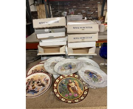 TEN ROYAL WORCESTER AND WEDGWOOD CABINET PLATES WITH BOXES 