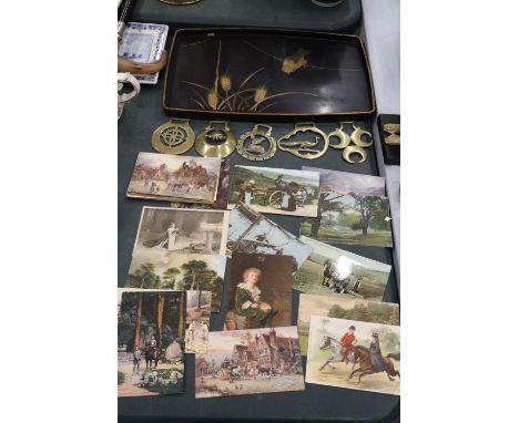 A BLACK LACQUER TRAY WITH BIRD DESIGN TOGETHER WITH VINTAGE BRASSWARE AND POSTCARDS 