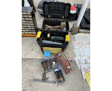 A PLASTIC STACKING TOOL BOX WITH AN ASSORTMENT OF TOOLS TO INCLUDE HAMMERS, SET SQUARES AND A FOOT PUMP ETC 