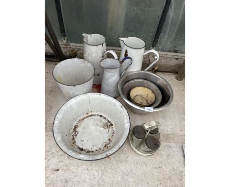 AN ASSORTMENT OF ITEMS TO INCLUDE STAINLESS STEEL BOWLS AND ENAMEL JUGS ETC 