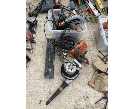 AN ASSORTMENT OF TOOLS TO INCLUDE A BATAVIA RIP SAW, A JIGSAW AND A BLOW TORCH ETC 