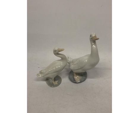 TWO DUCK FIGURES TO INCLUDE A LLADRO AND A NAO 