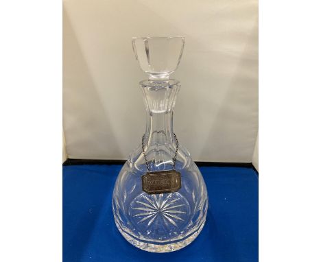 A GLASS DECANTER WITH A HALLMARKED BIRMINGHAM SILVER WHISKY LABEL 