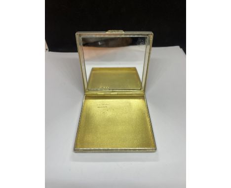 A HALLMARKED LONDON SILVER COMPACT WITH MIRROR 