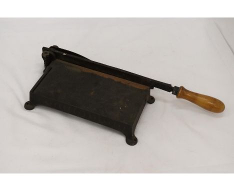 A VERY SHARP VINTAGE CAST GUILLOTINE 