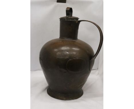 A LARGE VINTAGE FRENCH COPPER MILK CHURN, HEIGHT APPROX 45CM 