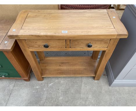 AN OAK TWO TIER CONSOLE TABLE WITH TWO FRIEZE DRAWERS - 32" WIDE 