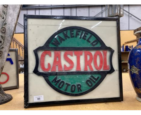 A WAKEFIELD CASTROL OIL ILLUMINATED LIGHT BOX SIGN 