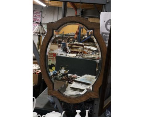 A VINTAGE MAHOGANY FRAMED MIRROR WITH BEVELLED GLASS, 56CM X 71CM 