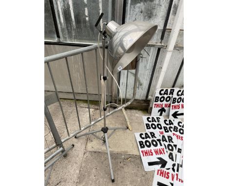 A RETRO INDUSTRIAL STYLE LAMP ON TRIPOD BASE 