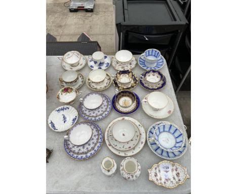 AN ASSORTMENT OF CERAMICS TO INCLUDE SPODE, ROYAL CROWN DERBY AND COALPORT ETC 