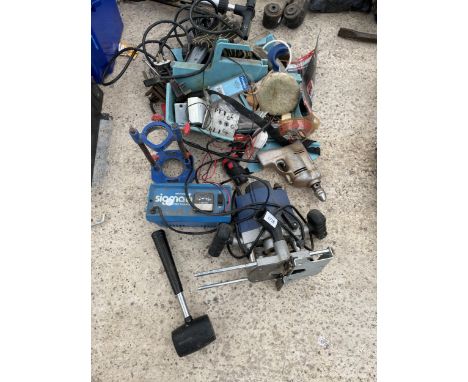 AN ASSORTMENT OF TOOLS TO INCLUDE A ROUTER AND A DRILL ETC 