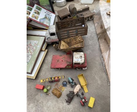 AN ASSORTMENT OF VINTAGE TIN PLATE ITEMS TO INCLUDE TRIANG TRUCKS AND ANIMAL FIGURES ETC 