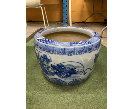 A LARGE MING STYLE BLUE AND WHITE PLANTER 29CM DIAMETER 