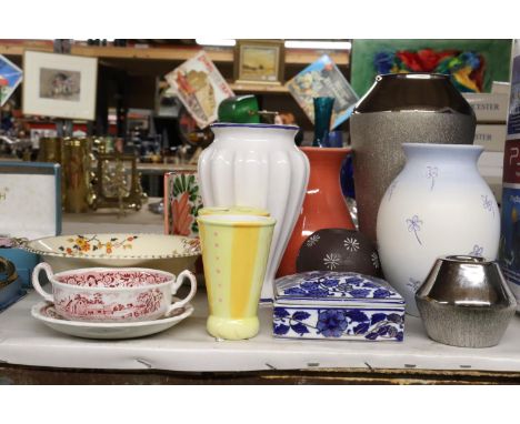 A QUANTITY OF CERAMICS TO INCLUDE VASES, BOWLS AND A TRINKET BOX 