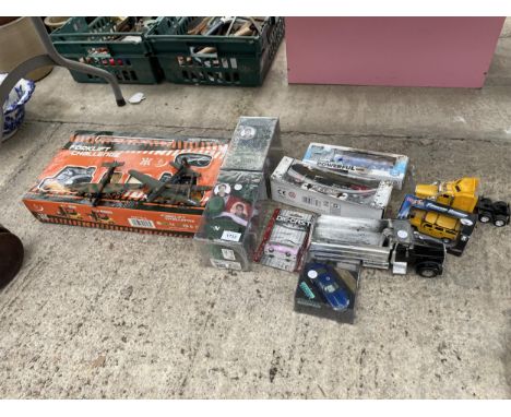 AN ASSORTMENT OF CHILDRENS TOY VEHICLES TO INCLUDE AN R/C FORKLIFT TRUCK, LORRIES AND CARS ETC 