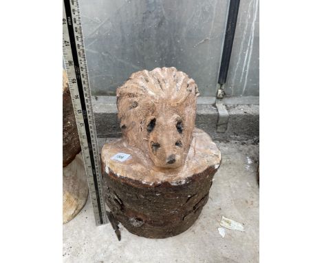 A HEDGEHOG CHAINSAW CARVING (H:35CM) 
