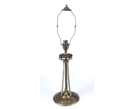 AN EARLY 20TH CENTURY BRASS ART NOUVEAU TABLE LAMP with three shaped supports around a central column and on a circular sprea