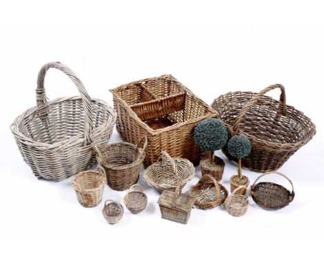 A SELECTION OF VINTAGE WICKER BASKETS of various sizes including a little hamper
