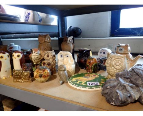 Selection of mixed ceramic owls (22). Not available for in-house P&amp;P 
