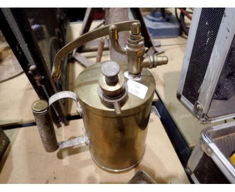 Small vintage brass sprayer. Not available for in-house P&amp;P 