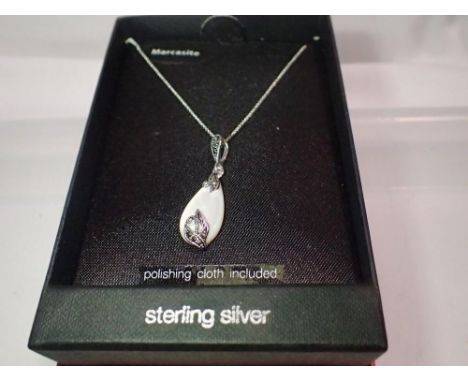 Boxed M&amp;S sterling silver pendant necklace. UK P&amp;P Group 1 (£16+VAT for the first lot and £2+VAT for subsequent lots)
