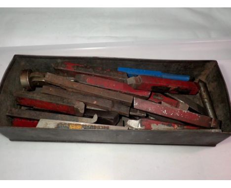 Approximately thirty mixed metal cutting lathe tools, mixed sizes. Not available for in-house P&amp;P 