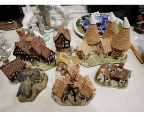 Seven David Winter village scene ceramic set. UK P&amp;P Group 2 (£20+VAT for the first lot and £4+VAT for subsequent lots) 
