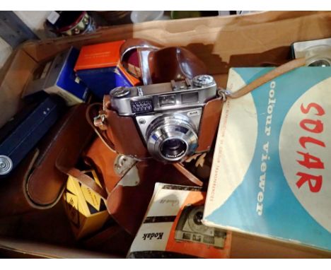 Collection of vintage cameras and accessories. UK P&amp;P Group 2 (£20+VAT for the first lot and £4+VAT for subsequent lots) 