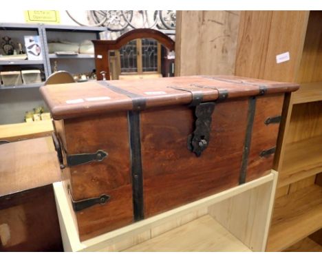 Oak wooden chest, 56 x 24 cm. UK P&amp;P Group 0 (£6+VAT for the first lot and £1+VAT for subsequent lots) 