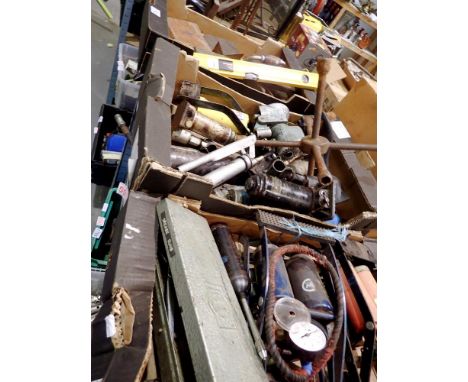 Two boxes of mixed vintage tools to include grease guns, foot pumps and car bottle jack. Not available for in-house P&amp;P 