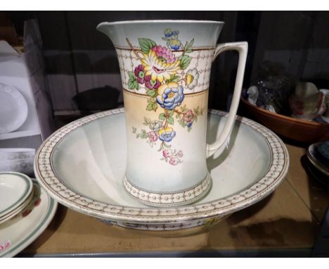 Edwardian large jug and crashing basin, basin D: 43 cm, jug H: 30 cm. Not available for in-house P&amp;P 